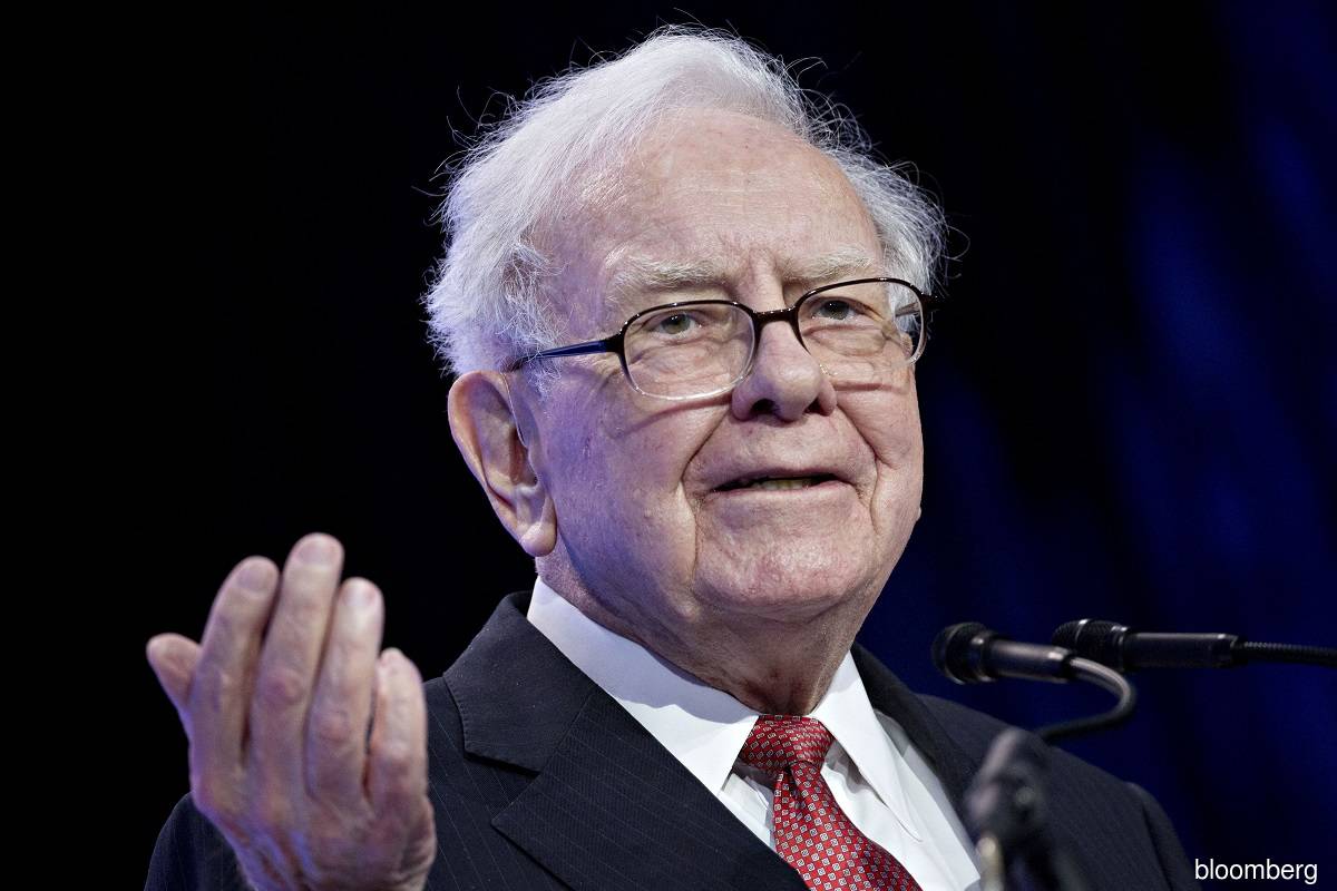 Berkshire shareholders reject climate, diversity proposals; keep Buffett as chairman